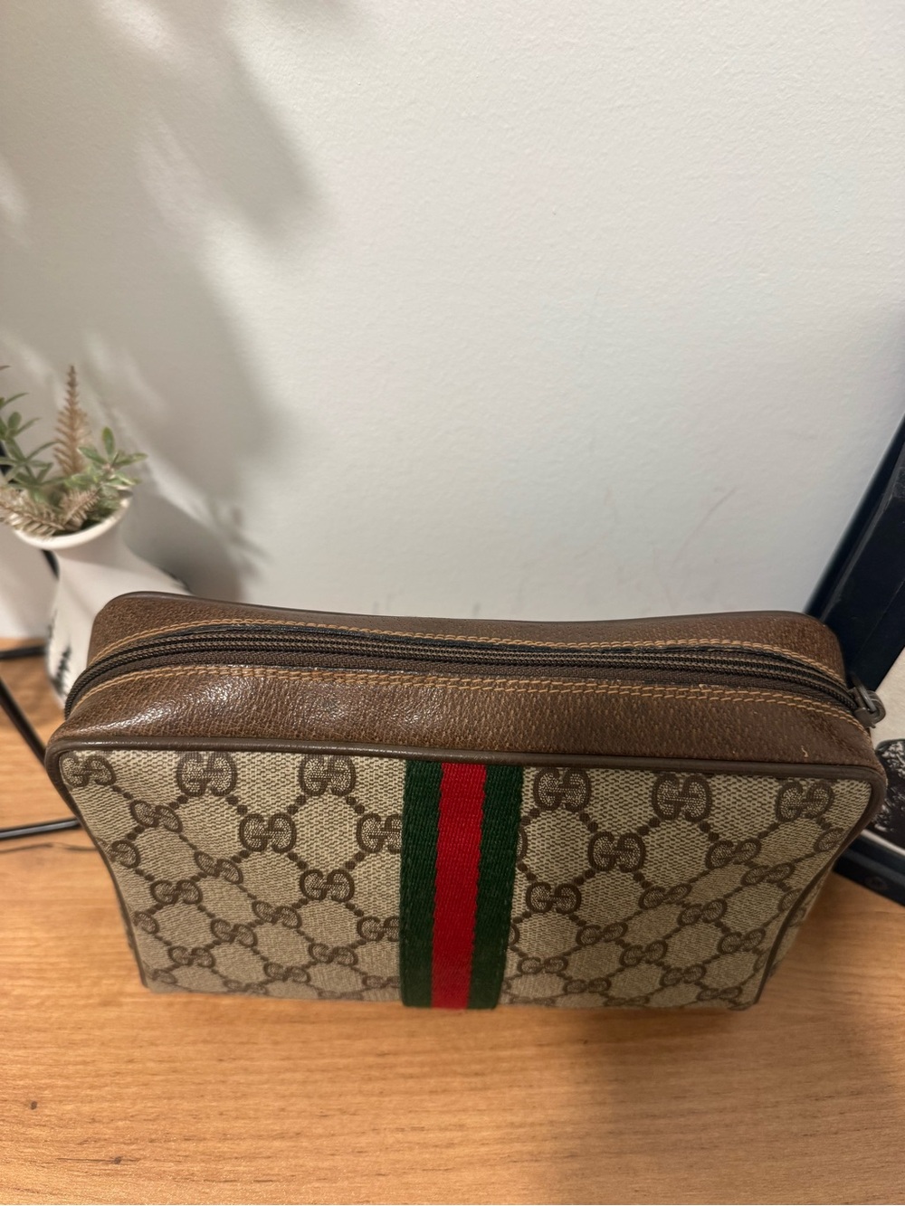 Vintage Gucci Beige GG Supreme Canvas Clutch Bag with Green and Red Stripe - Picture 4 of 16
